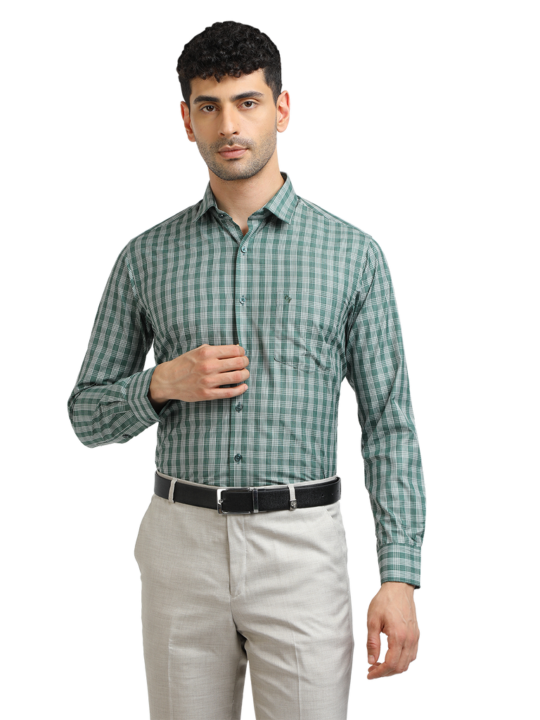 Model wearing Clarke Gable's Pista With White Checked Formal Shirt in a casual setting